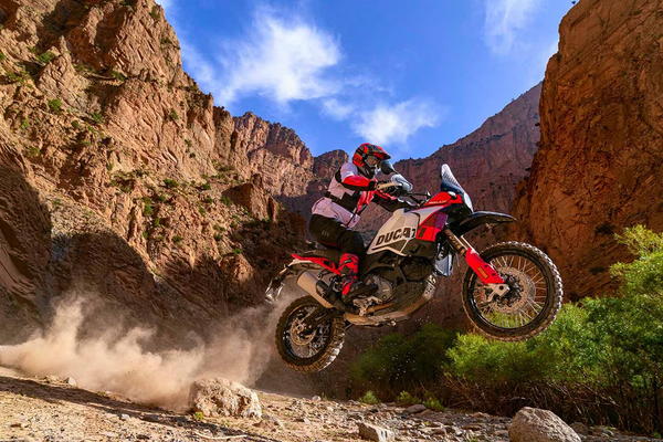Ducati DesertX Rallye enthüllt: Wo das Abenteuer keine Grenzen kennt
