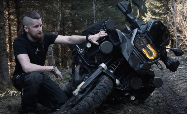 Wie du dein Motorrad für ernsthafte Off-Road-Abenteuer vorbereitest [Video]