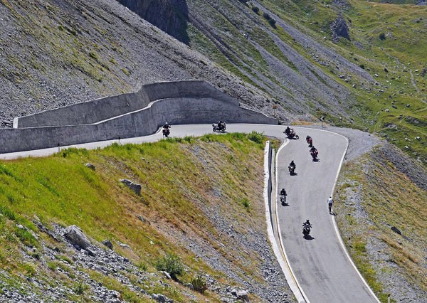 ADV-Motorradtouren nach Regionen: Die besten Routen in den Alpen