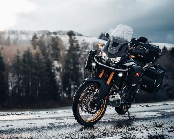 Die 7 wichtigsten Dinge für deinen Motorrad-Campingausflug im Winter